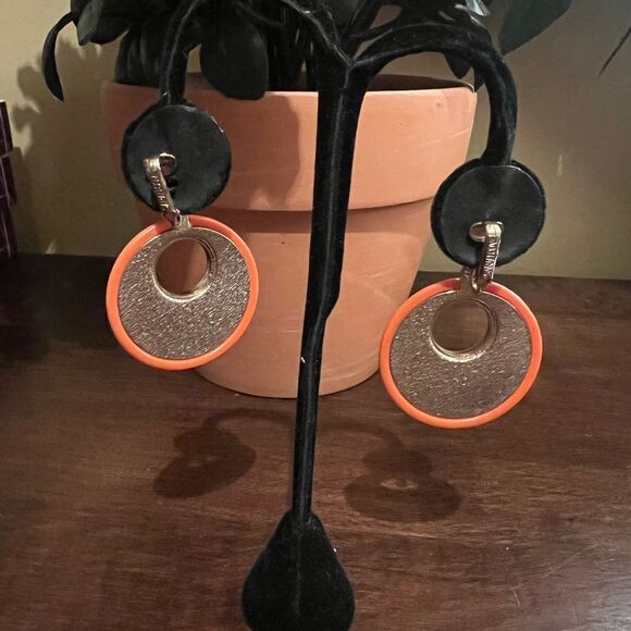 Vintage 60s Signed Sarah Coventry MOD Orange 2" “Bold Gypsy” Clip Earrings - Picture 5 of 5